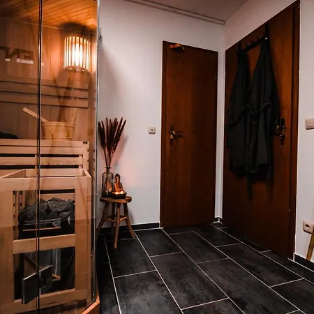 Stilvolle Wellness-ferienwohnung In Whirlpool, Sauna, Grill, Fitness, Billard & Moselblick Appartamento
