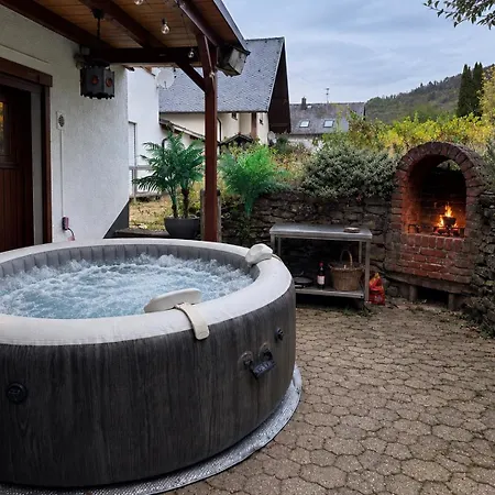 Appartement Stilvolle Wellness-ferienwohnung In Whirlpool, Sauna, Grill, Fitness, Billard & Moselblick